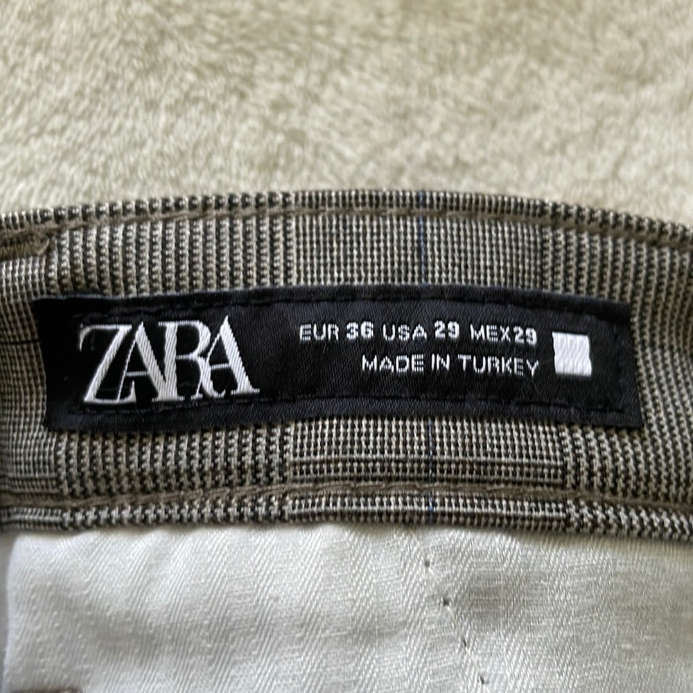 Zara men’s 29 modern dress pants,tapered leg. Slim fitting